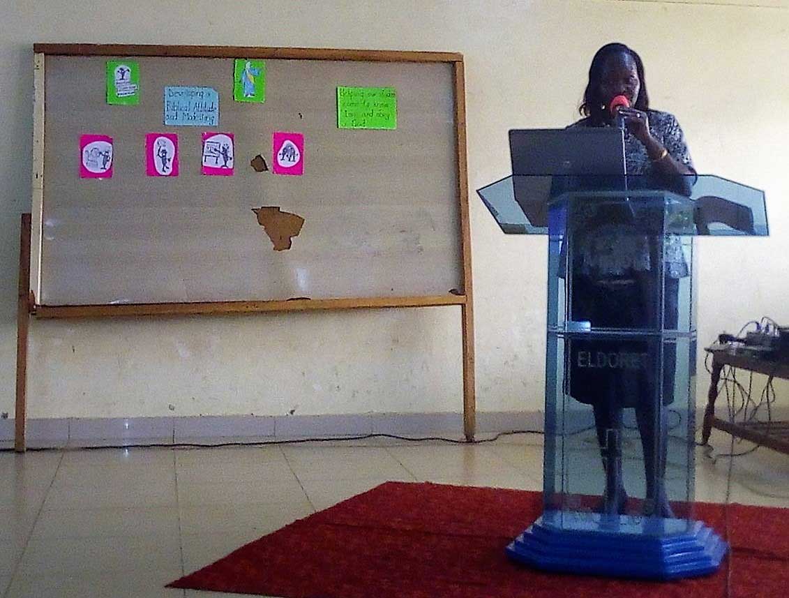 Jane Ondongo holding ISMT training